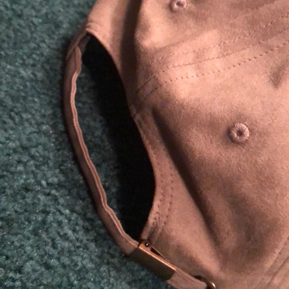 Green suede Defiant cap - Picture 2 of 4